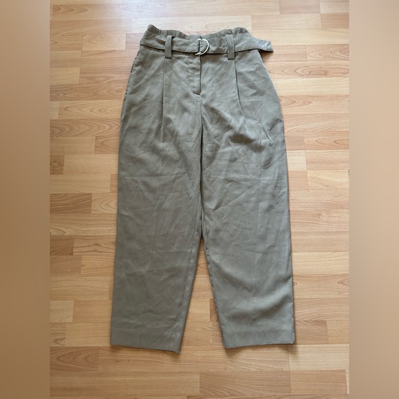 Culottes with belt. Never worn. Excellent condition. - Picture 2 of 4